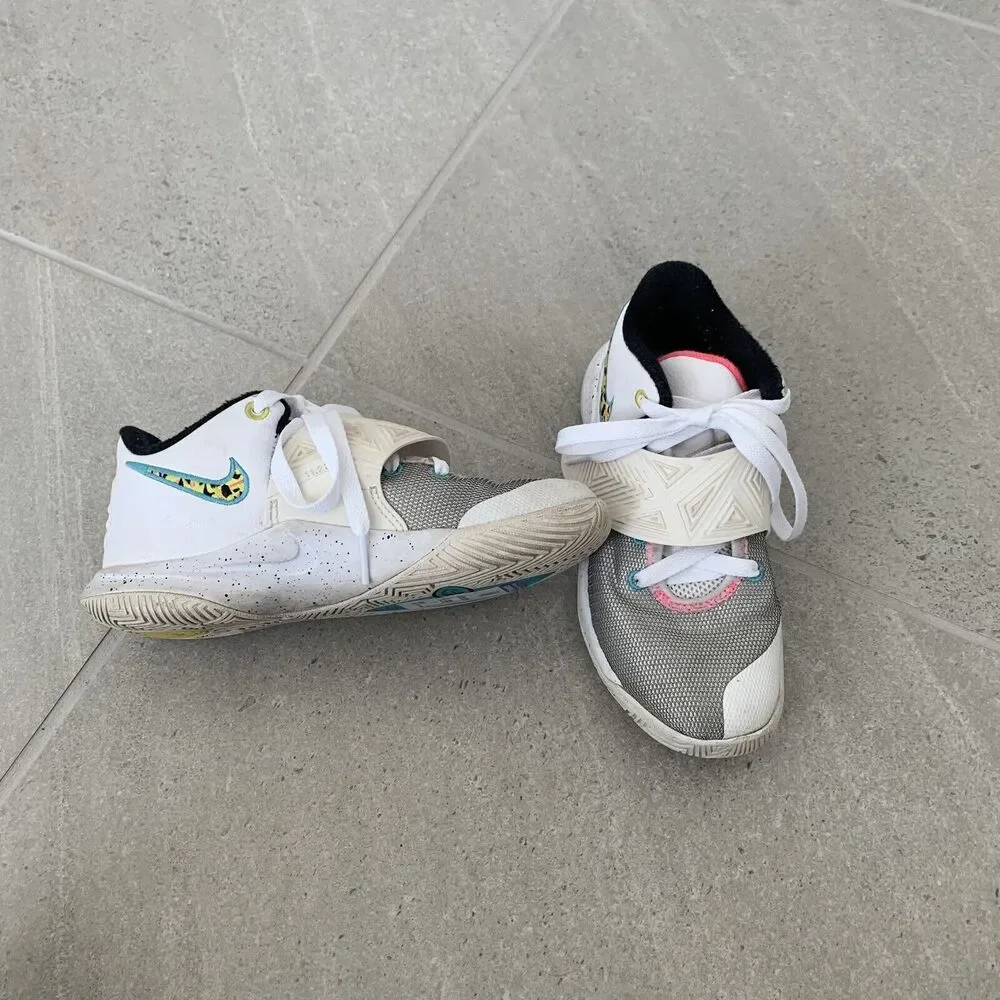 Childrens Kids Nike Kyrie Flytrap 3 South Beach Shoes Basketball Size 2Y